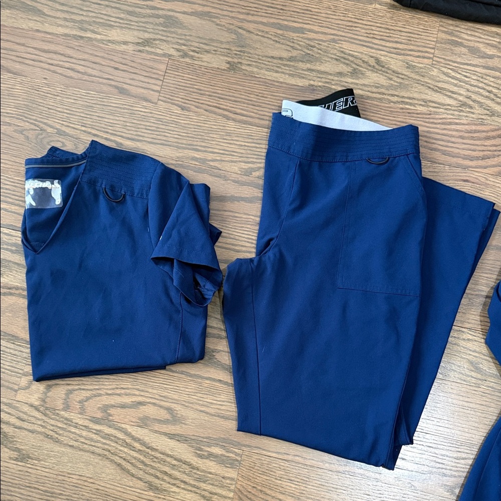 Skechers Women's Navy Scrub Set
